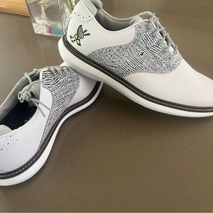Golf shoes